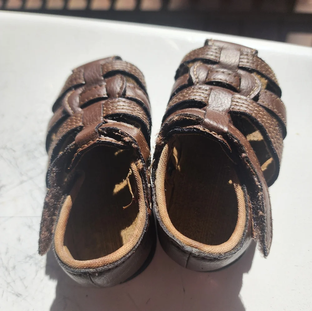 Wonder Nation Brown Sandals with Adjustable Straps and Durable Sole - Picture 3 of 7